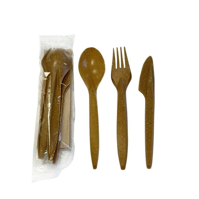 Galda piederumi, plastmasas